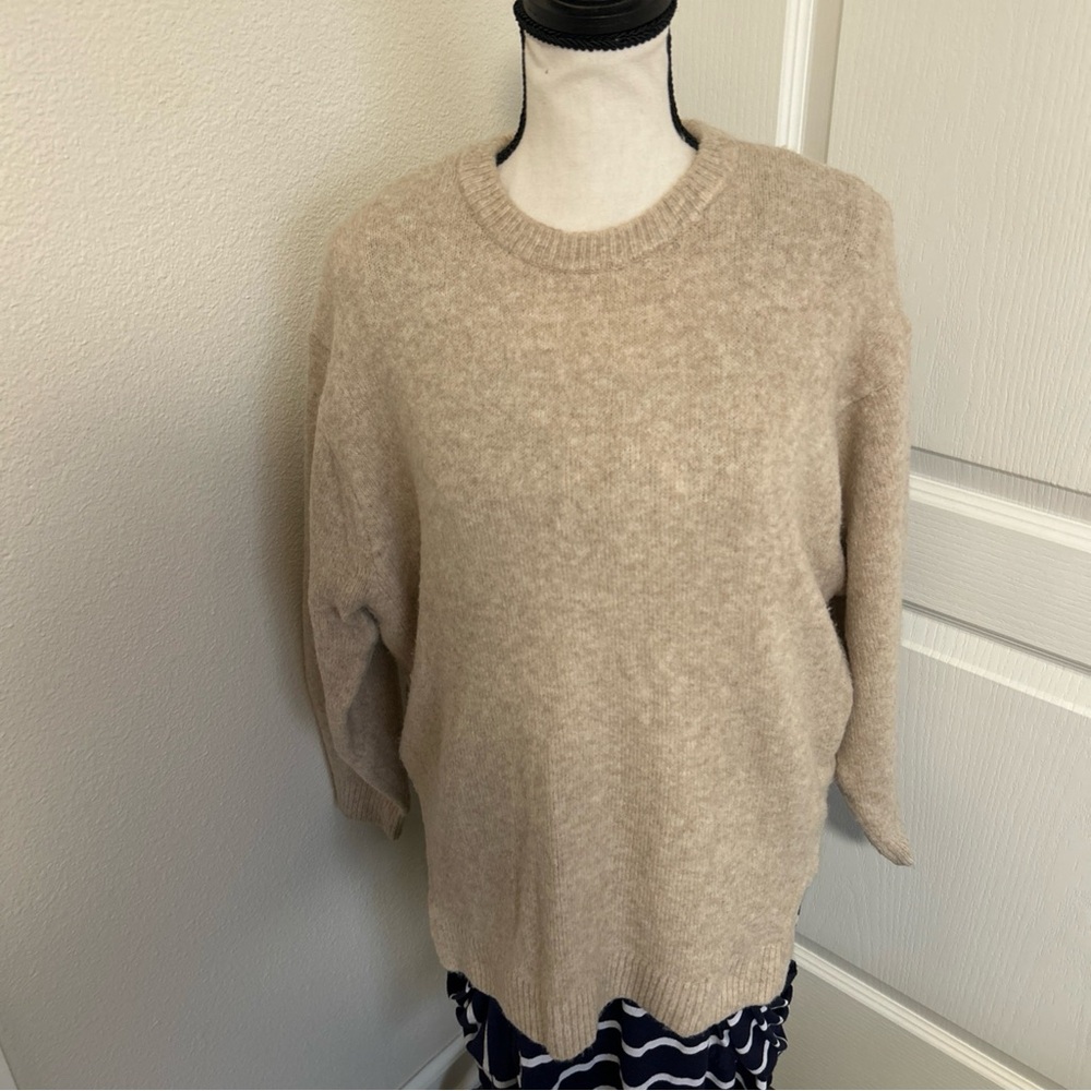 H&M Womens Sweater / Size Sm/ Heathered Beige.